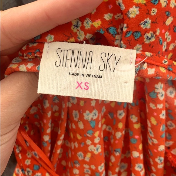 Red floral top - Picture 5 of 6